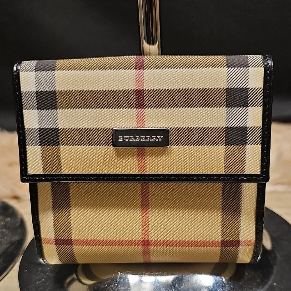 Burberry Classic Nova Check Small Wallet in Beige with Black Trim - Picture 1 of 8